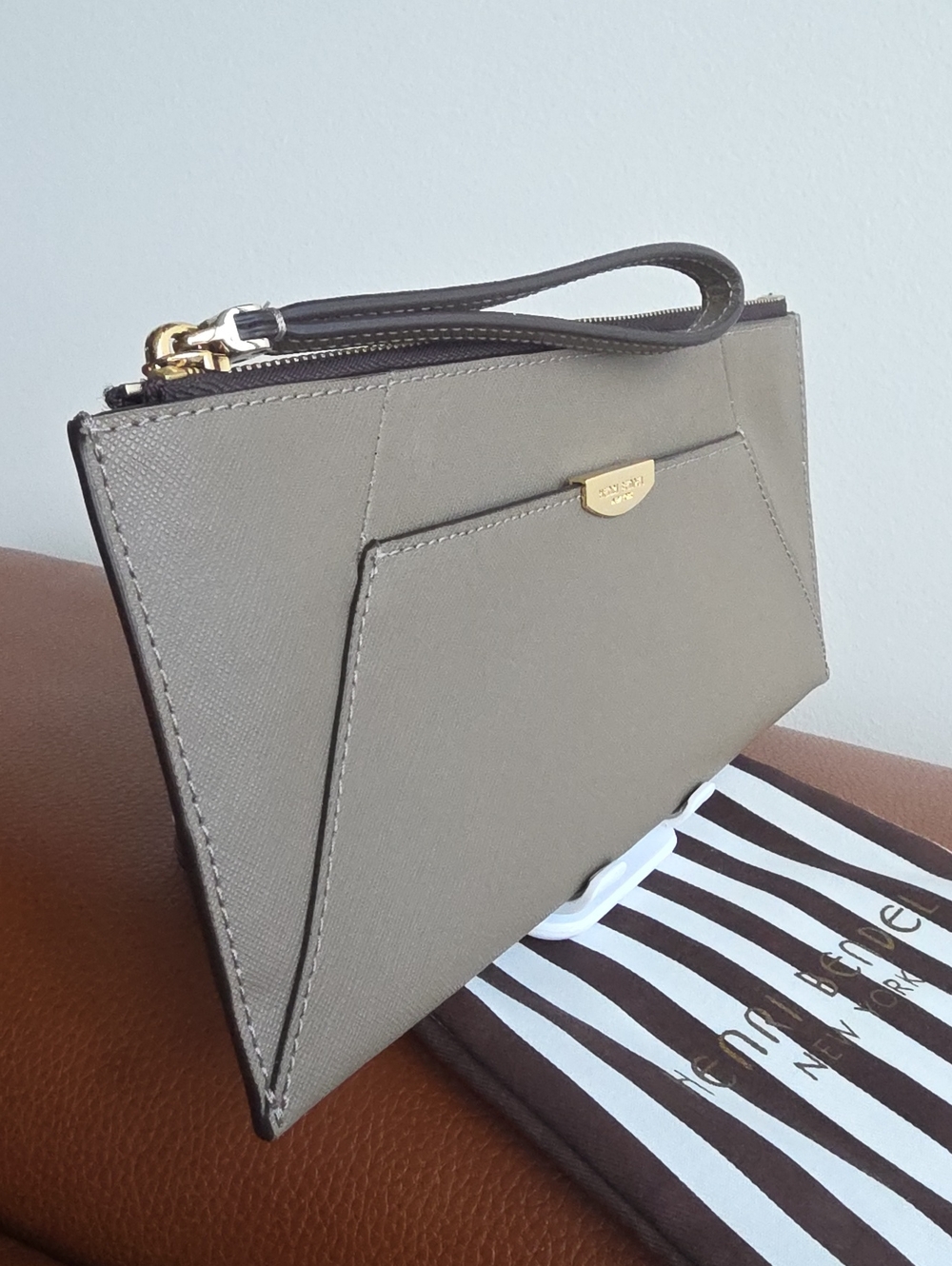 HENRI BENDEL NEW YORK NWOT Taupe Saffiano Wristlet/Clutch with Dust Bag - Picture 2 of 11